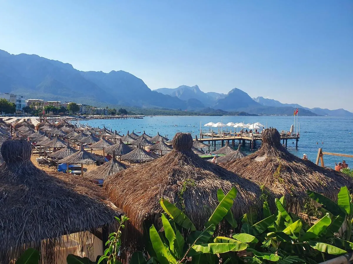 Stunning Suite In Oeluedeniz With Seaview And Pool Lägenhet